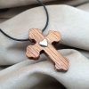 Pravoslavni drveni krst od hrasta i 3D srculenceta od nerđajućeg čelika - Image 2