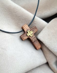 Mali krst od domaćeg oraha i 3D krstića od pozlate