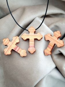 Pravoslavni drveni krst od šljive