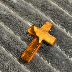 Ćilibarni krstić – Šljiva & Epoksi