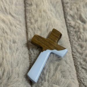 Baby plavi krstić – fosilni jasen & epoksi