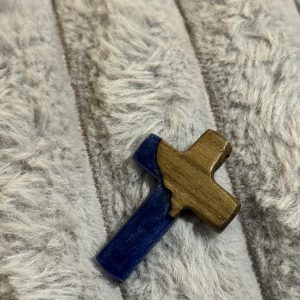 Tamno plavi krstić – fosilni jasen & Epoksi