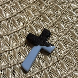 Baby plavi krstić – Fosilni hrast & epoksi