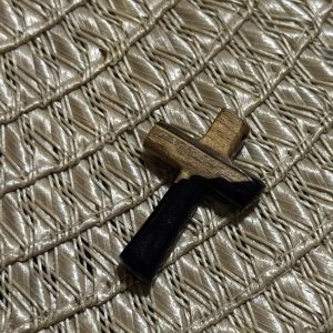 Crni krstić – Orah & epoksi